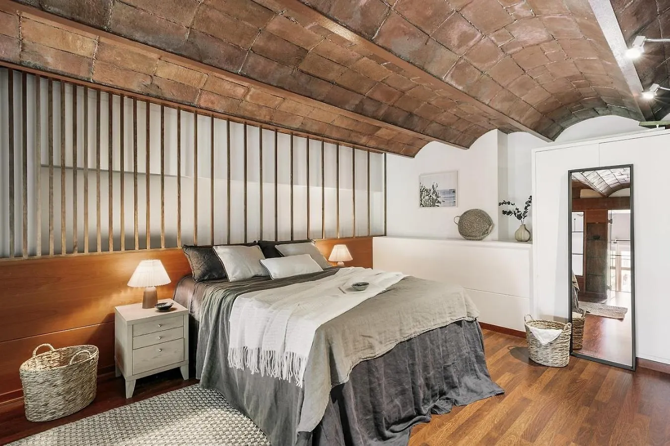 Agerola - 2 Bedrooms In Eixample Dreta Barcelona Lägenhet