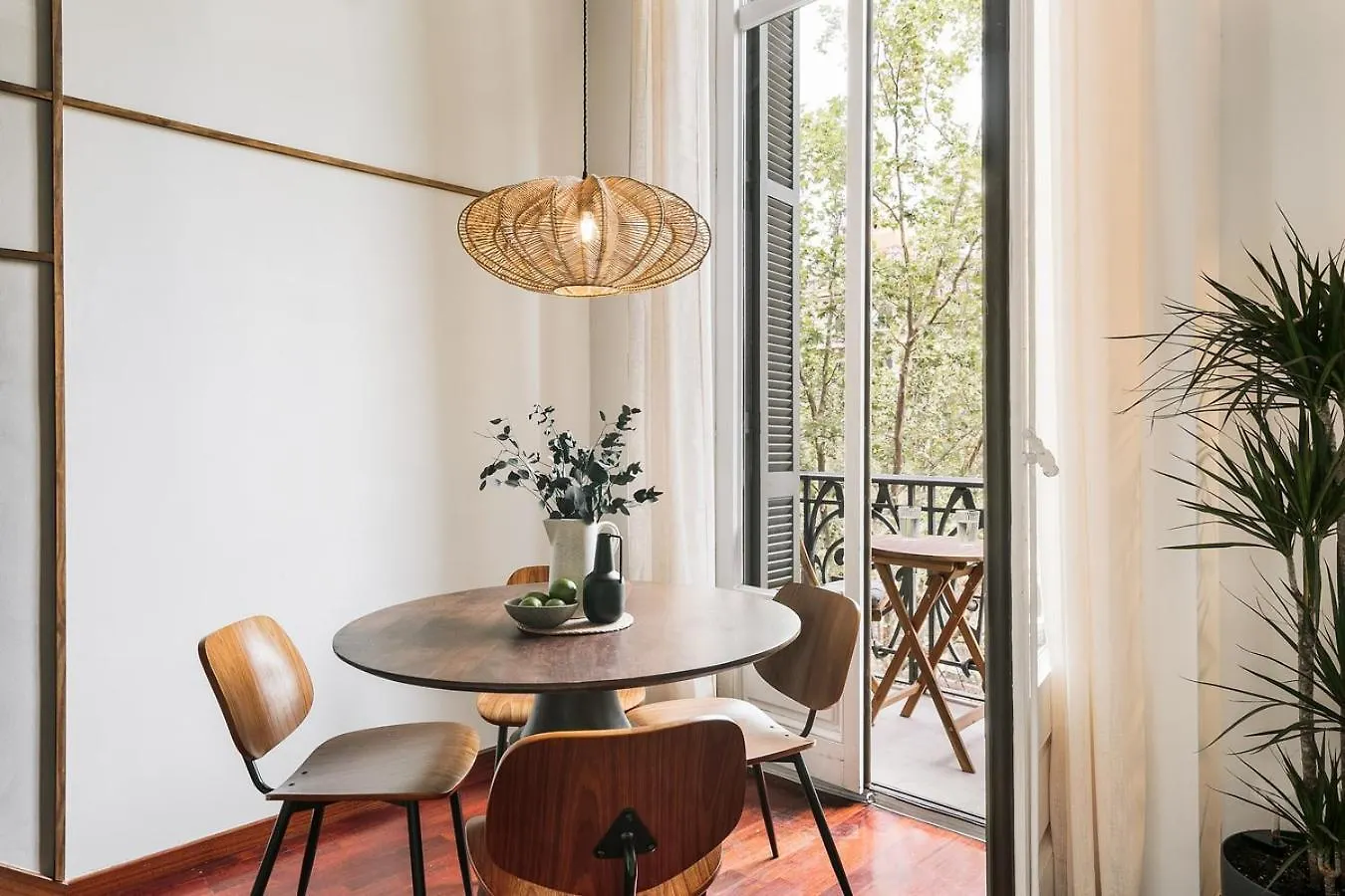 Apartment Agerola - 2 Bedrooms In Eixample Dreta Barcelona